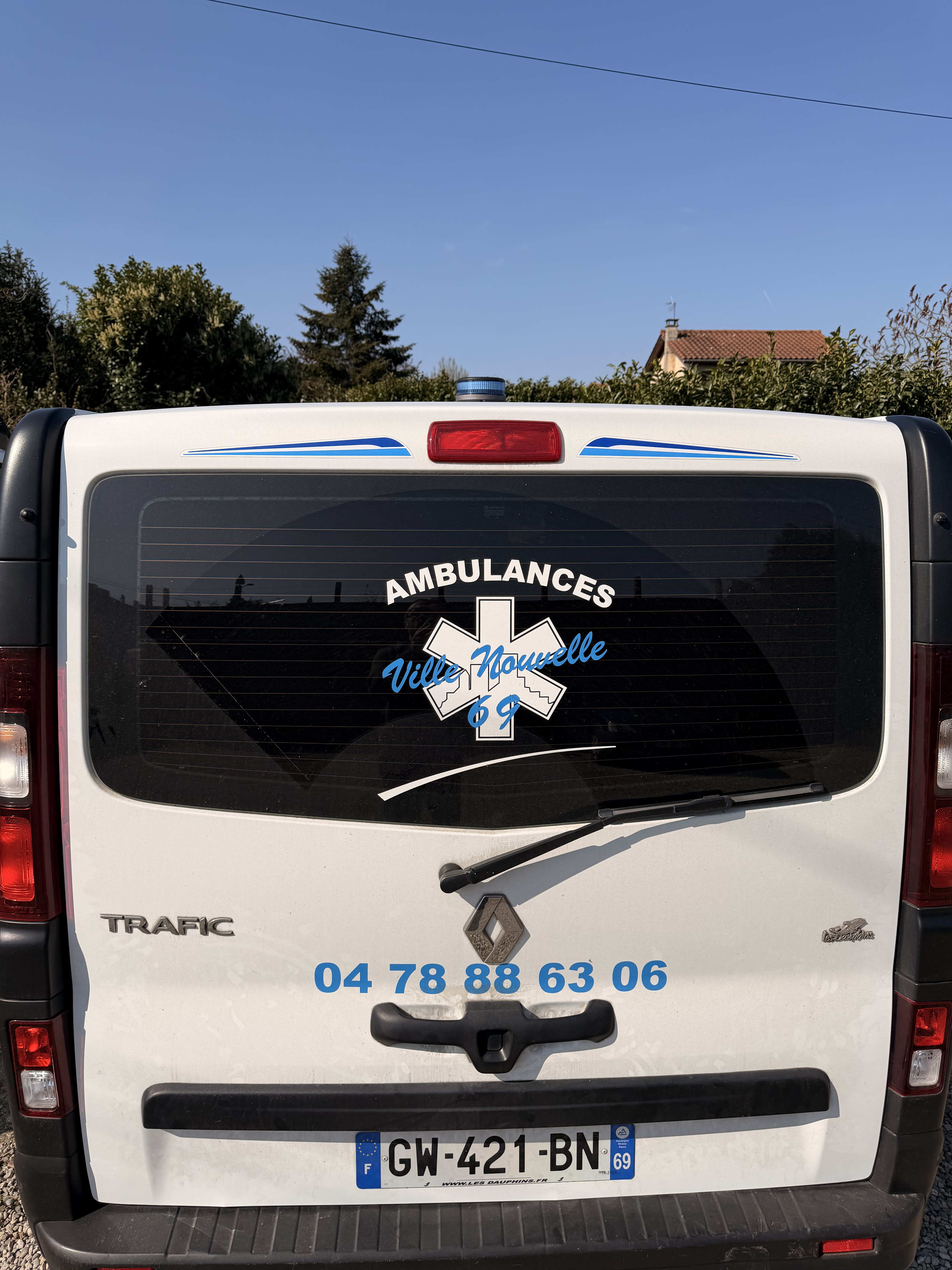 Ambulance Ville Nouvelle en transport longue distance sur autoroute